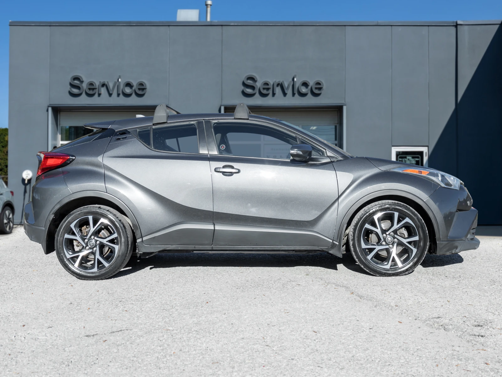 Toyota C-HR XLE*  | Mobile.bg   5