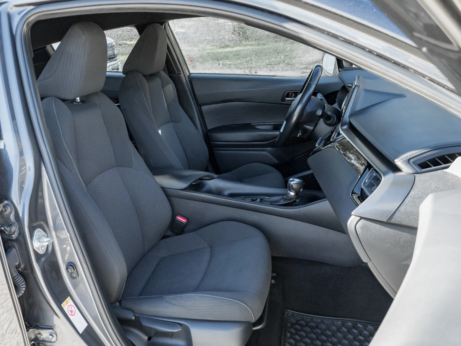 Toyota C-HR XLE*  | Mobile.bg   12