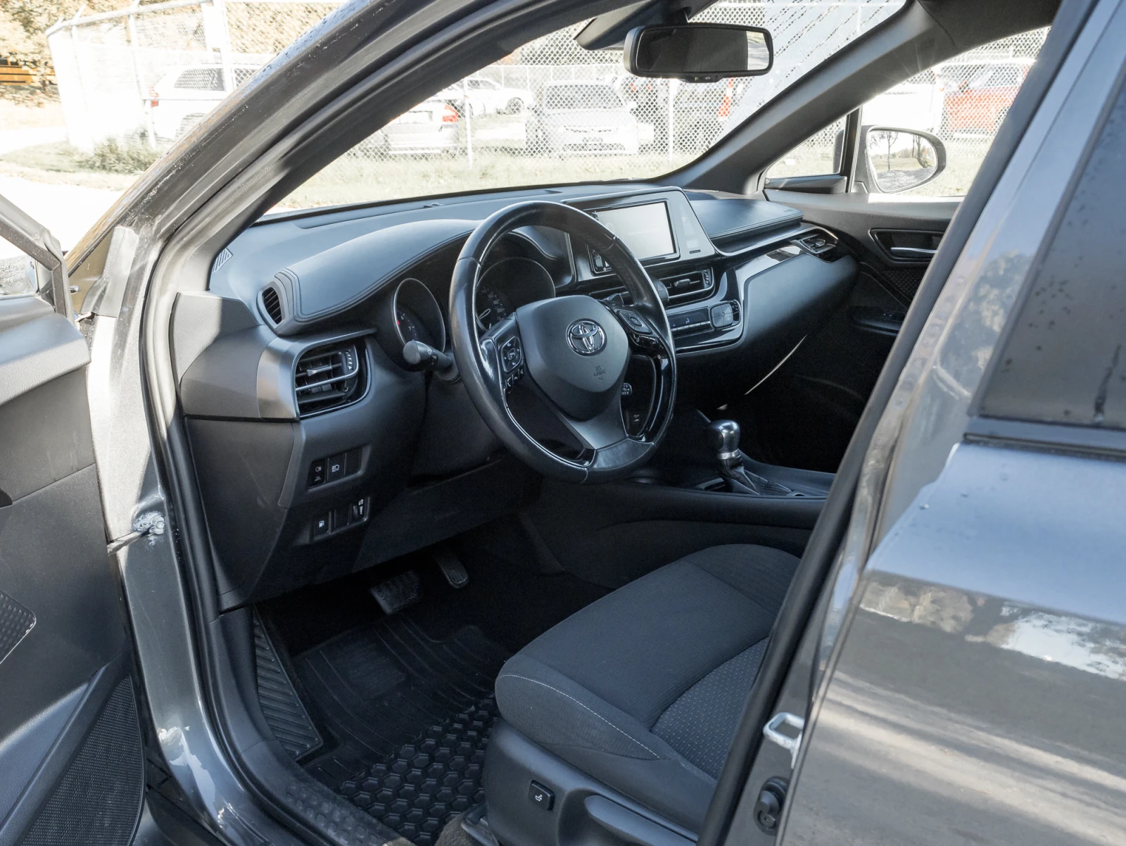 Toyota C-HR XLE*  | Mobile.bg   11