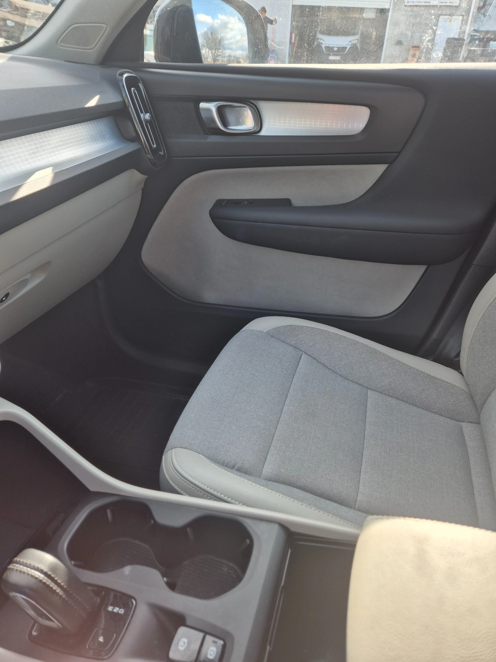 Volvo XC40 Т5 Momentum. 4х4.Като нова. 59 хил. 252к.с., снимка 5 - Автомобили и джипове - 54059965