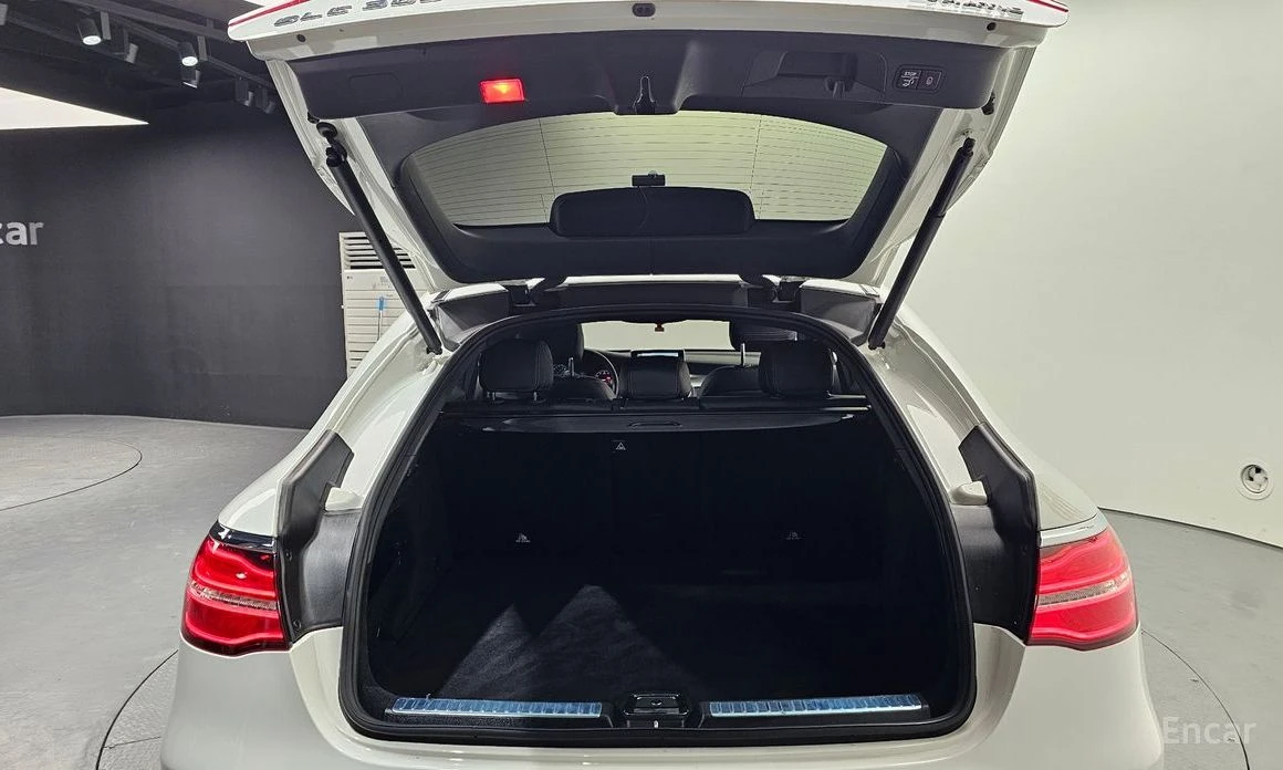 Mercedes-Benz GLC 300 4MATIC* COUPE* 360 КАМЕРИ* ПАМЕТ* МЪРТВА ТОЧКА, снимка 7 - Автомобили и джипове - 54230127