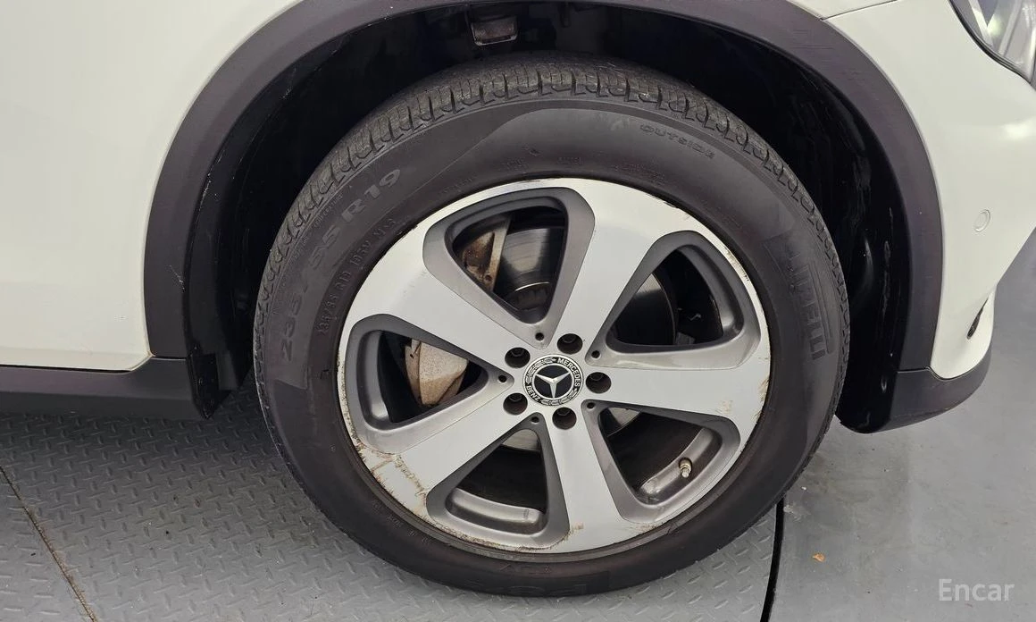 Mercedes-Benz GLC 300 4MATIC* COUPE* 360 КАМЕРИ* ПАМЕТ* МЪРТВА ТОЧКА, снимка 5 - Автомобили и джипове - 54230127