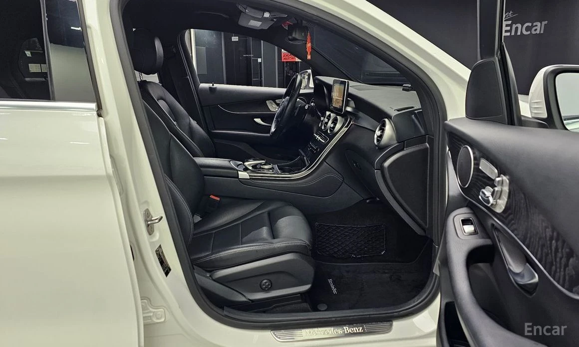 Mercedes-Benz GLC 300 4MATIC* COUPE* 360 КАМЕРИ* ПАМЕТ* МЪРТВА ТОЧКА, снимка 9 - Автомобили и джипове - 54230127