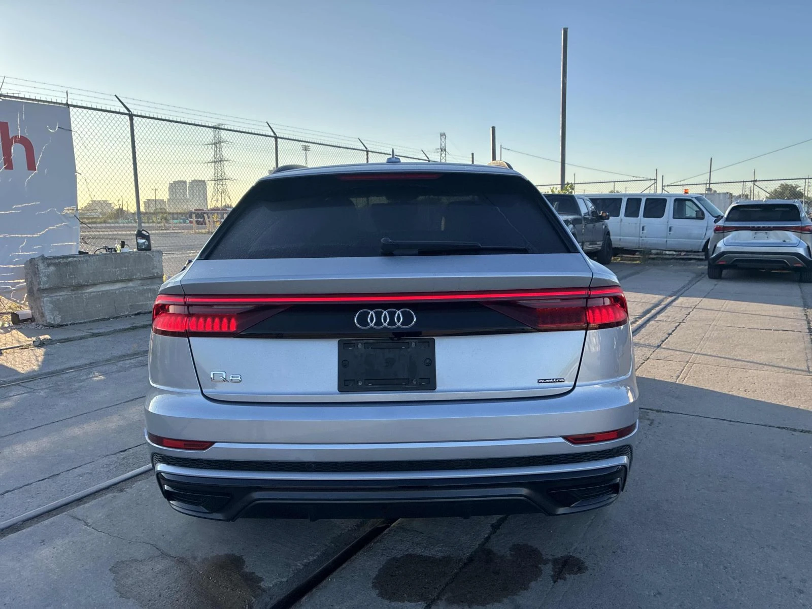 Audi Q8 TECHNIK* HD Matrix* Bang & Olufsen, снимка 4 - Автомобили и джипове - 56048443