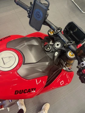 Ducati Streetfighter V2 S, снимка 10