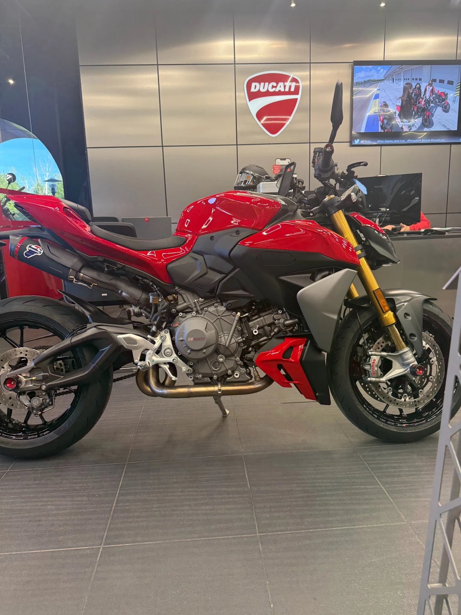 Ducati Streetfighter V2 S