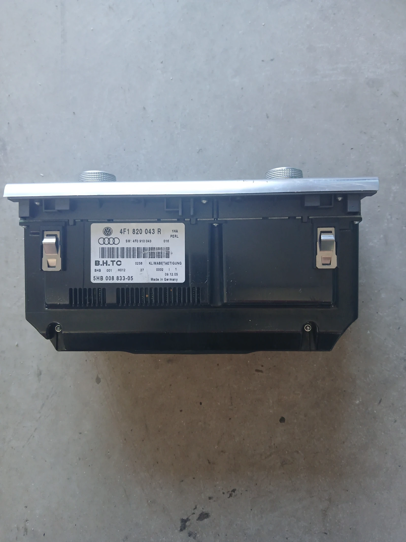4F1 820 043 R Климатроник Audi A6 , снимка 3 - Части - 54847140