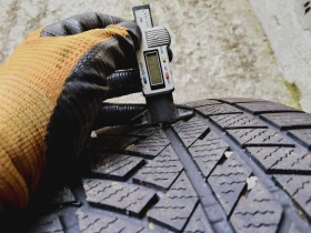 Гуми Зимни 285/45R21, снимка 3