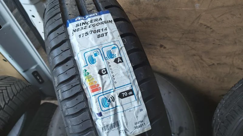 Гуми Летни 175/70R14, снимка 2 - Гуми и джанти - 28489973