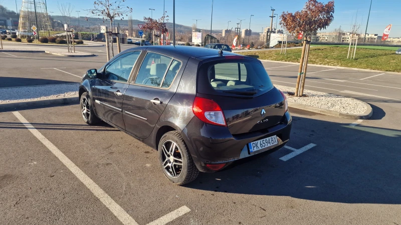 Renault Clio, снимка 11 - Автомобили и джипове - 48382603