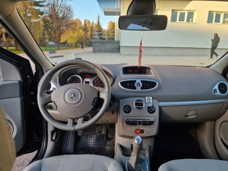 Renault Clio, снимка 2 - Автомобили и джипове - 48382603