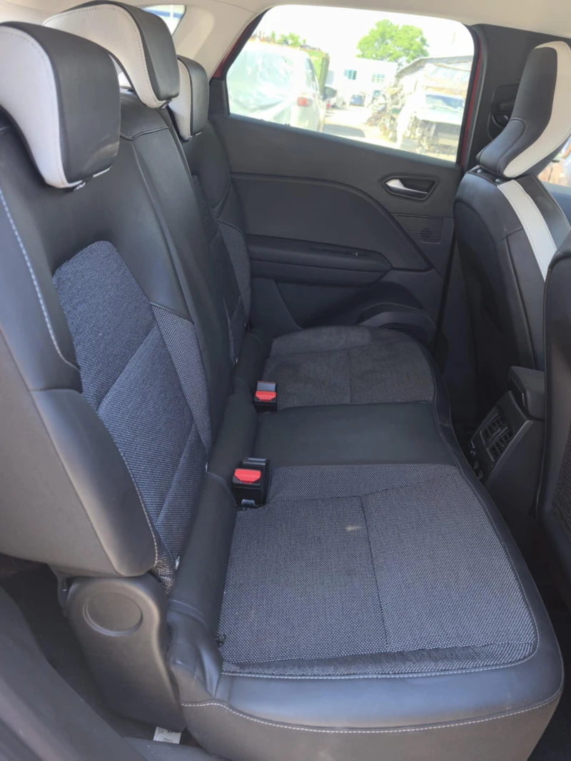 Renault Captur 1.3i, снимка 11 - Автомобили и джипове - 51225510