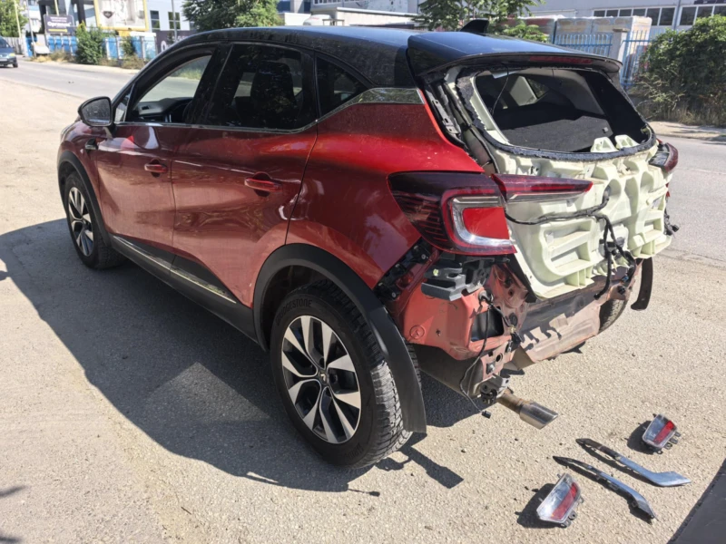 Renault Captur 1.3i, снимка 5 - Автомобили и джипове - 51225510