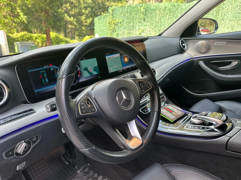 Mercedes-Benz E 350 4matic AMG Реални км/Обслужена, снимка 12 - Автомобили и джипове - 52618012