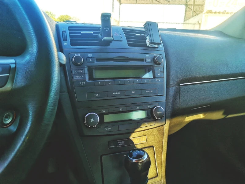 Toyota Avensis 1.6 (132 Hp), снимка 7 - Автомобили и джипове - 52615522