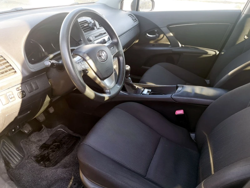 Toyota Avensis 1.6 (132 Hp), снимка 8 - Автомобили и джипове - 52615522