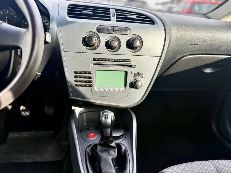 Seat Leon 1.6, снимка 11 - Автомобили и джипове - 52771835