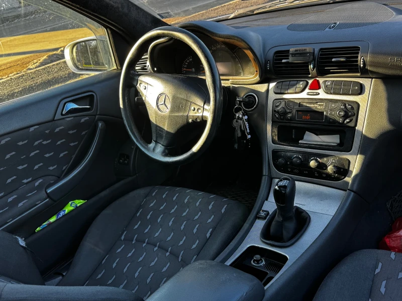 Mercedes-Benz C 180, снимка 5 - Автомобили и джипове - 53025251