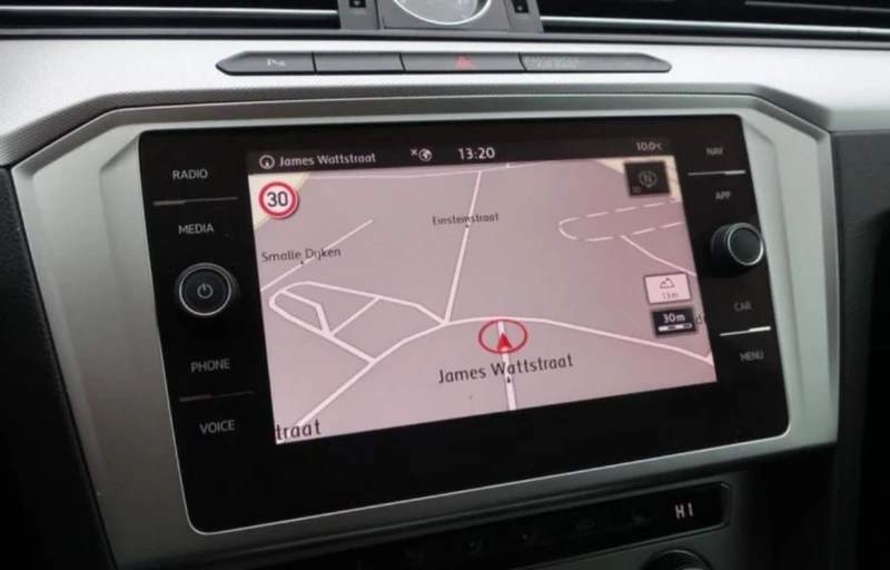 VW Passat 2.0 TDI 150ks DSG  Business  Edition R, снимка 11 - Автомобили и джипове - 53099339