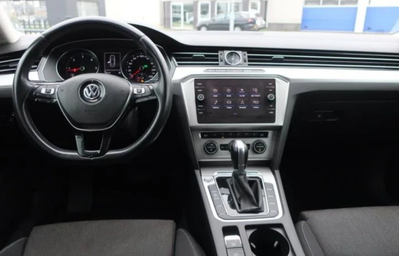 VW Passat 2.0 TDI 150ks DSG  Business  Edition R, снимка 8 - Автомобили и джипове - 53099339