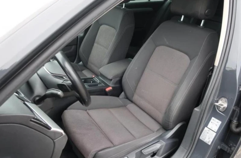 VW Passat 2.0 TDI 150ks DSG  Business  Edition R, снимка 12 - Автомобили и джипове - 53099339