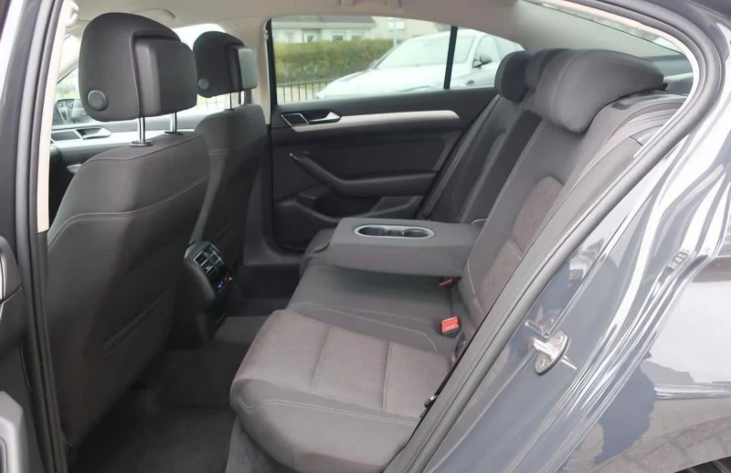 VW Passat 2.0 TDI 150ks DSG  Business  Edition R, снимка 14 - Автомобили и джипове - 53099339