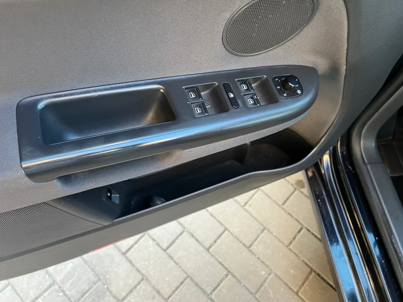 VW Golf Plus 1.6 Газ, снимка 11 - Автомобили и джипове - 53528212