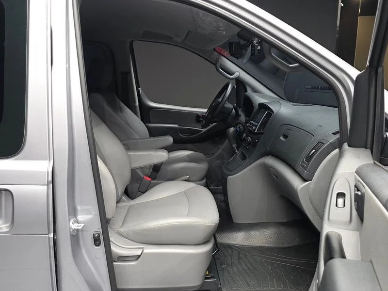 Hyundai Starex 2.5 Automatic, снимка 11 - Автомобили и джипове - 55948182