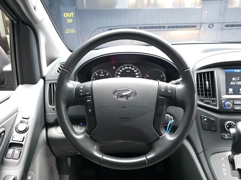 Hyundai Starex 2.5 Automatic, снимка 13 - Автомобили и джипове - 55948182