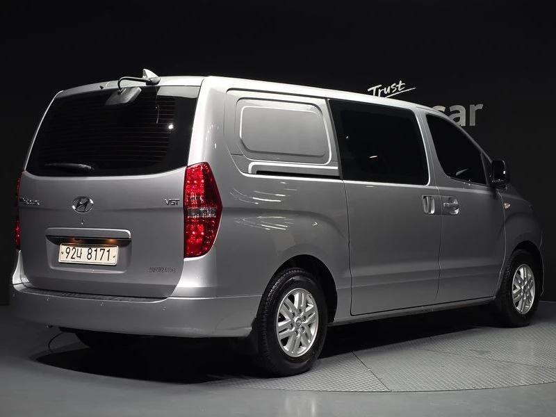 Hyundai Starex 2.5 Automatic, снимка 2 - Автомобили и джипове - 55948182