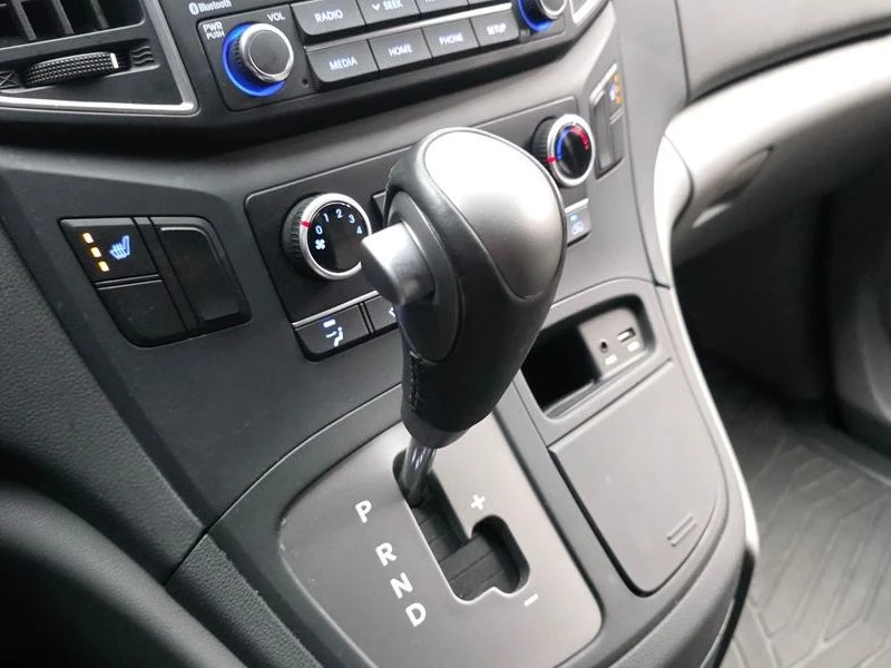 Hyundai Starex 2.5 Automatic, снимка 9 - Автомобили и джипове - 55948182