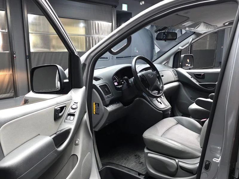 Hyundai Starex 2.5 Automatic, снимка 10 - Автомобили и джипове - 55948182