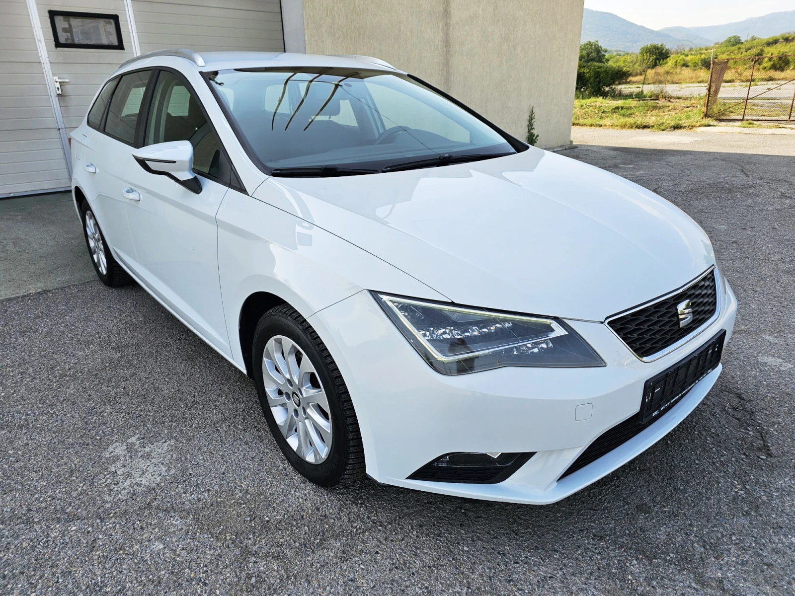 Seat Leon 1.6 TDI NAVI DSG 130000km - изображение 3