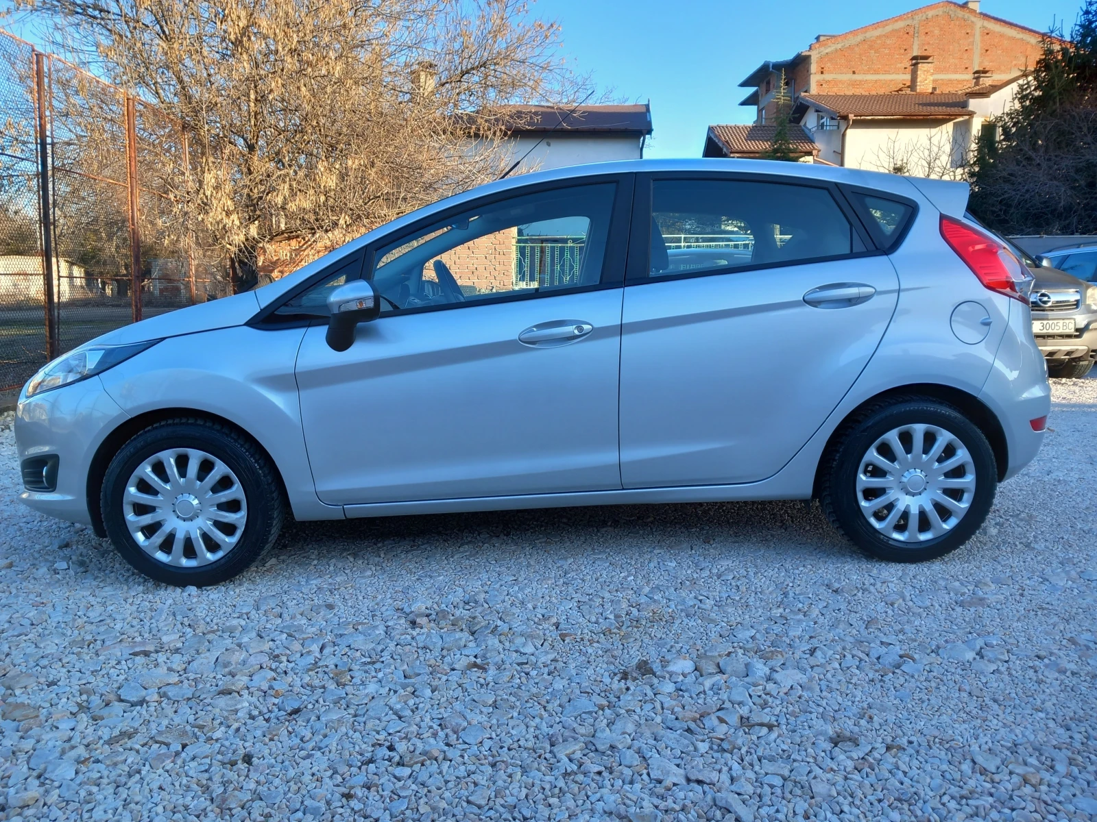 Ford Fiesta 1.0i климатик 100кс - изображение 2