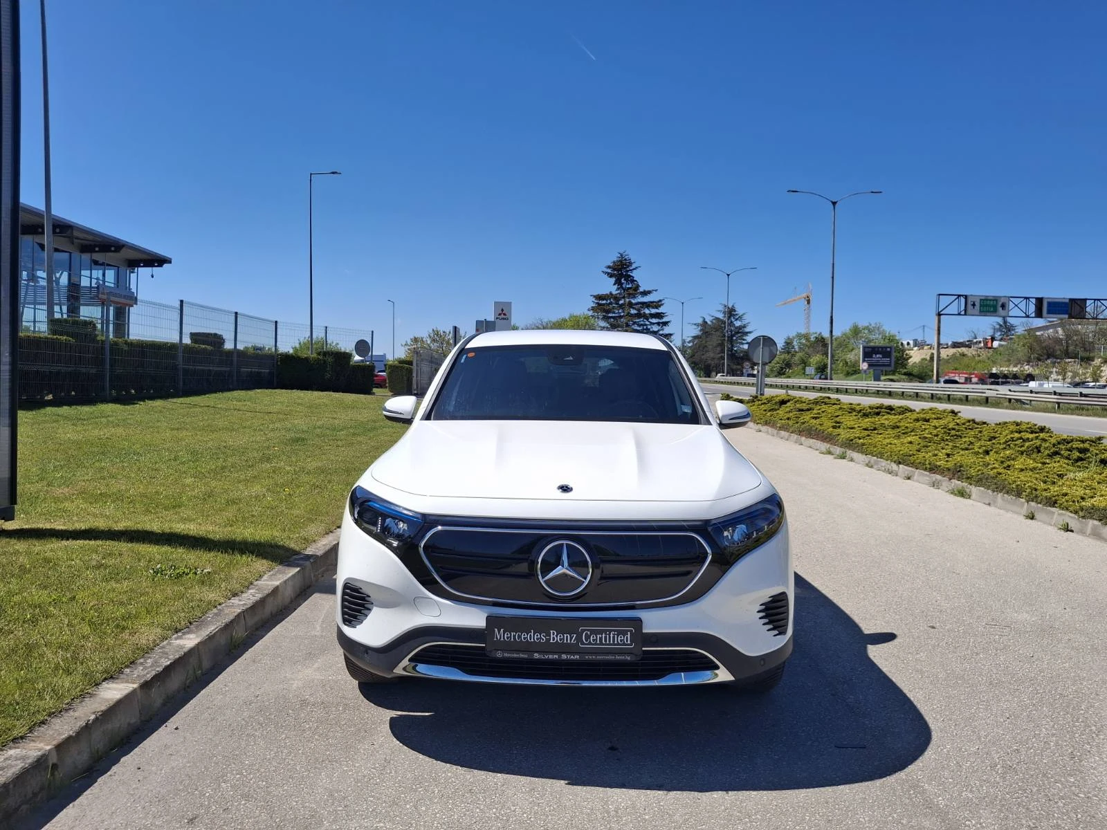 Mercedes-Benz EQB 300 4MATIC 6+ 1 - изображение 3
