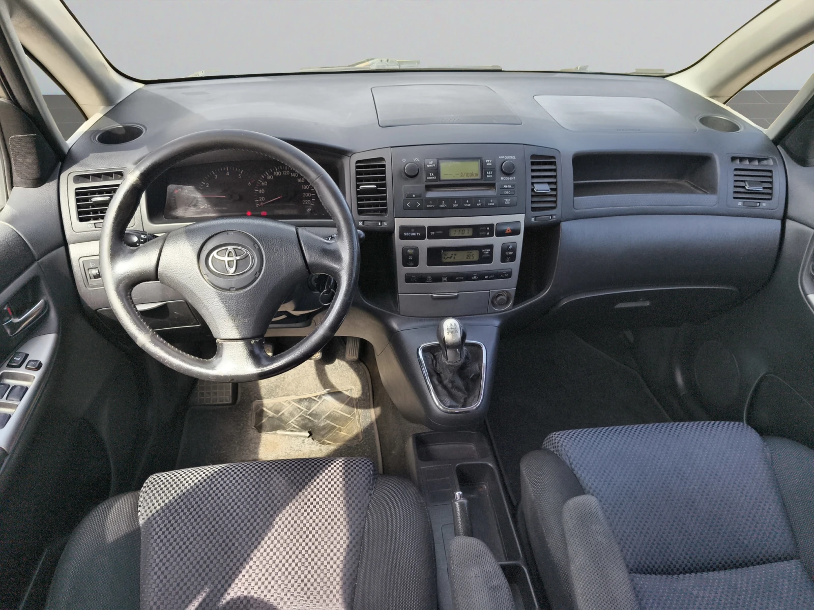 Toyota Corolla verso КЛИЕНТСКИ АВТОМОБИЛ - изображение 9