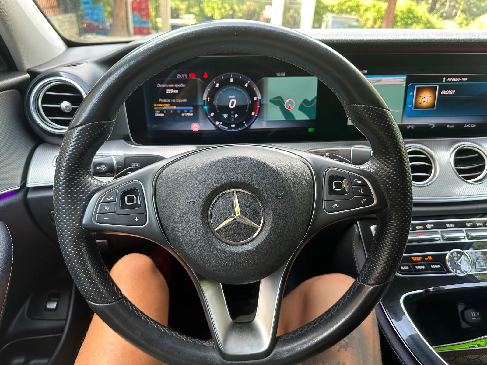 Mercedes-Benz E 350 4matic AMG Реални км/Обслужена | Mobile.bg — изображение 11