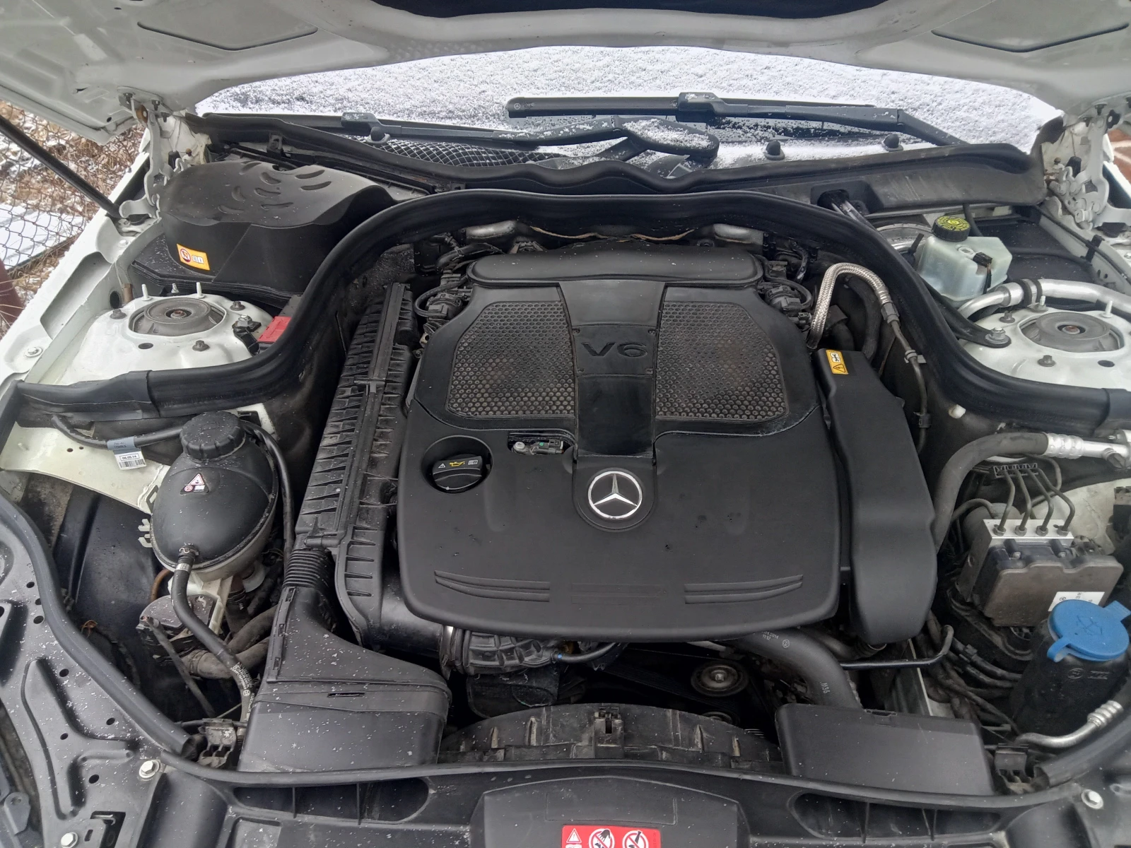 Mercedes-Benz E 350 CGI, снимка 14 - Автомобили и джипове - 53891388