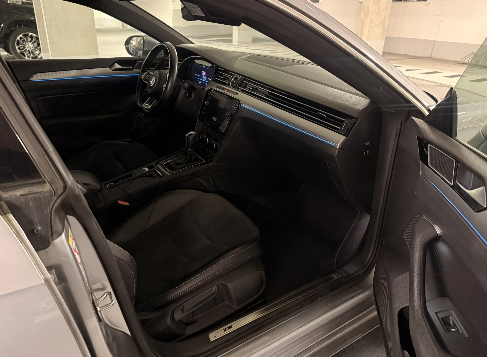 VW Arteon 2.0TDI R-LINE 4MOTION, снимка 11 - Автомобили и джипове - 53831330