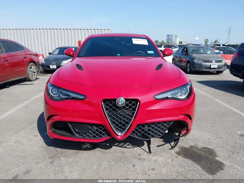 Alfa Romeo Giulia Quadrofolio С РЕГИСТРАЦИЯ & АВТО КРЕДИТ, снимка 2 - Автомобили и джипове - 54082789
