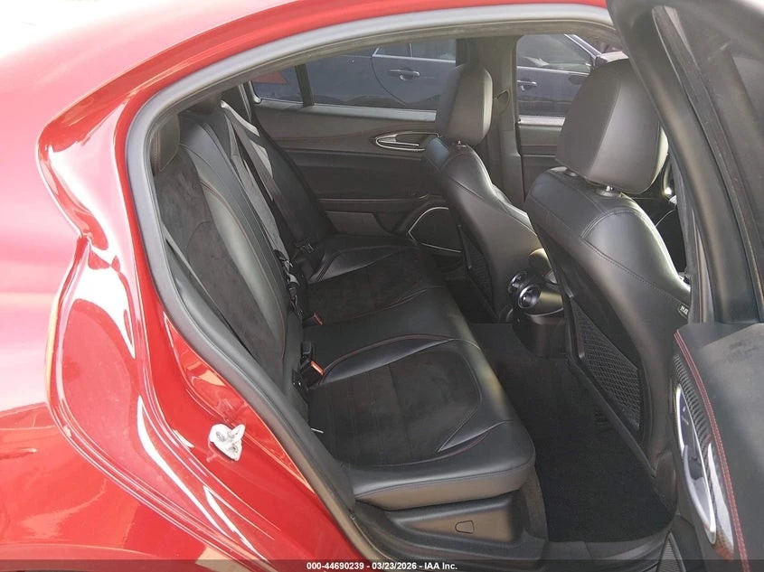 Alfa Romeo Giulia Quadrofolio С РЕГИСТРАЦИЯ & АВТО КРЕДИТ, снимка 9 - Автомобили и джипове - 54082789