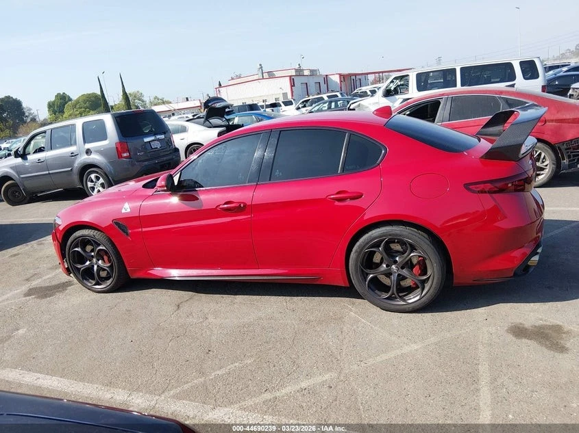 Alfa Romeo Giulia Quadrofolio С РЕГИСТРАЦИЯ & АВТО КРЕДИТ, снимка 5 - Автомобили и джипове - 54082789