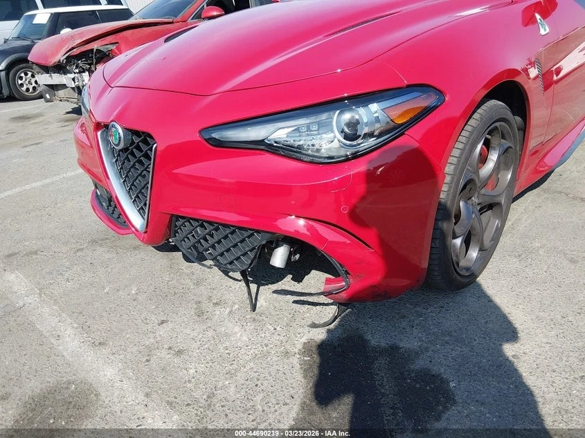 Alfa Romeo Giulia Quadrofolio С РЕГИСТРАЦИЯ & АВТО КРЕДИТ, снимка 7 - Автомобили и джипове - 54082789