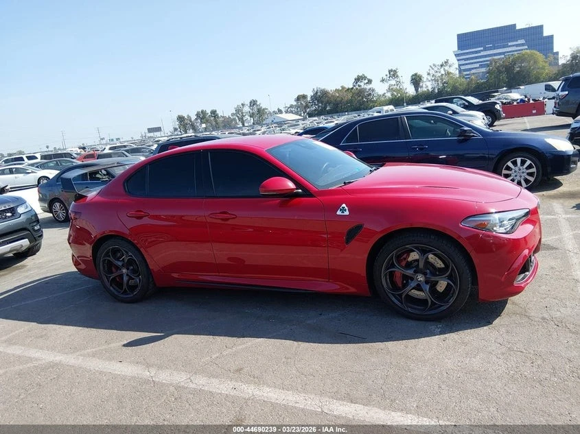 Alfa Romeo Giulia Quadrofolio С РЕГИСТРАЦИЯ & АВТО КРЕДИТ, снимка 4 - Автомобили и джипове - 54082789