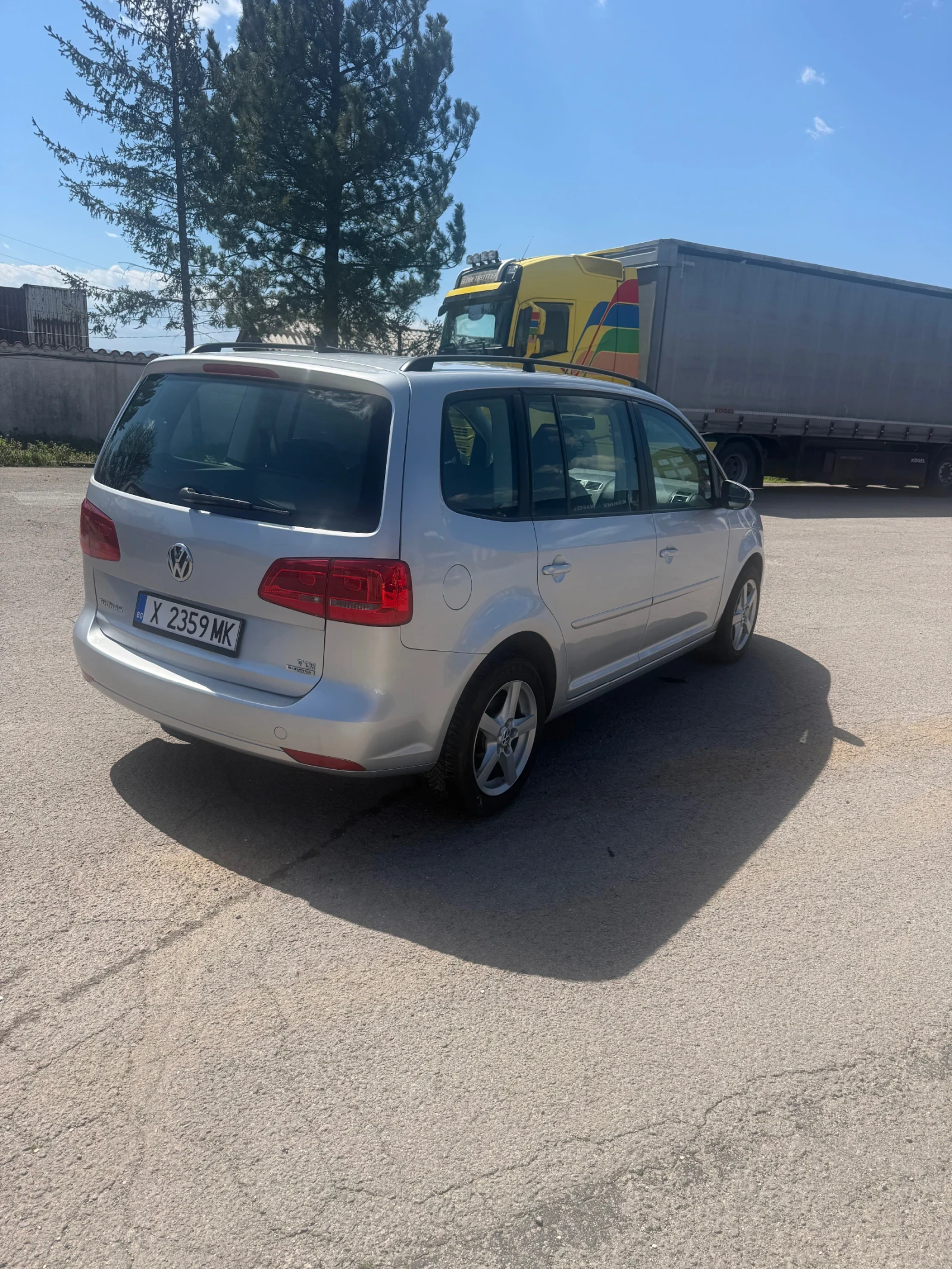 VW Touran 1.6 TDI, снимка 3 - Автомобили и джипове - 54127201
