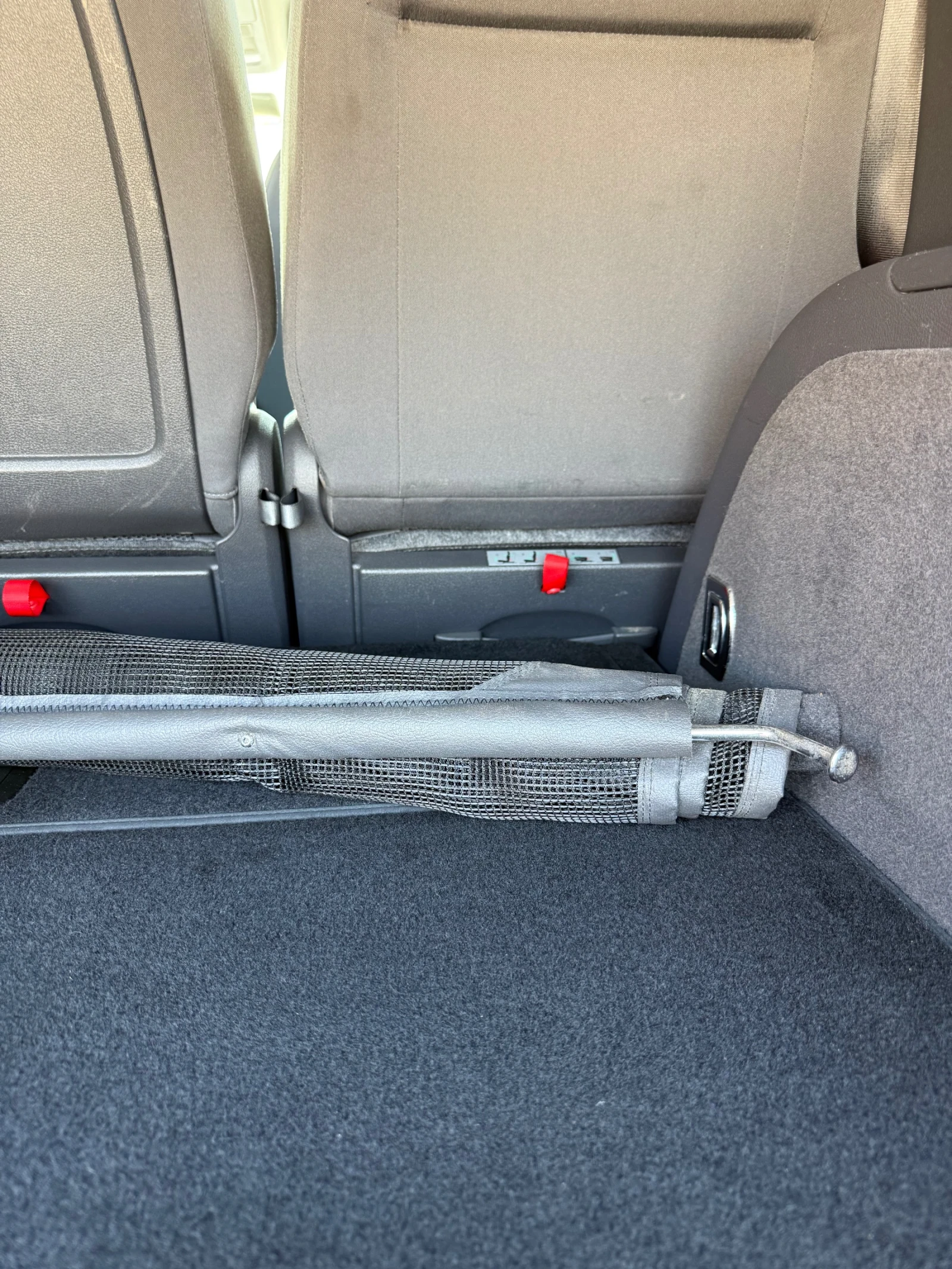 VW Touran 1.6 TDI, снимка 8 - Автомобили и джипове - 54127201