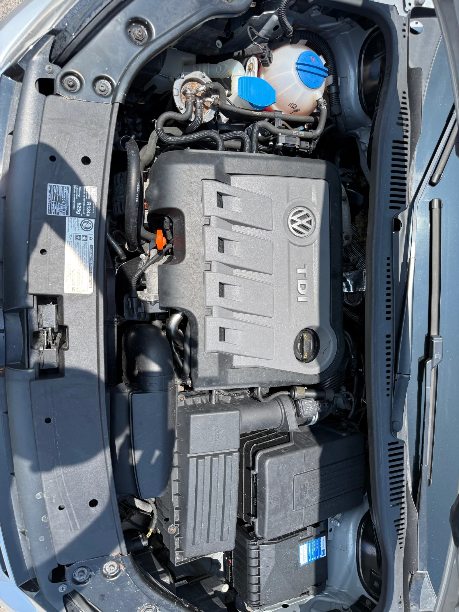 VW Touran 1.6 TDI, снимка 6 - Автомобили и джипове - 54127201