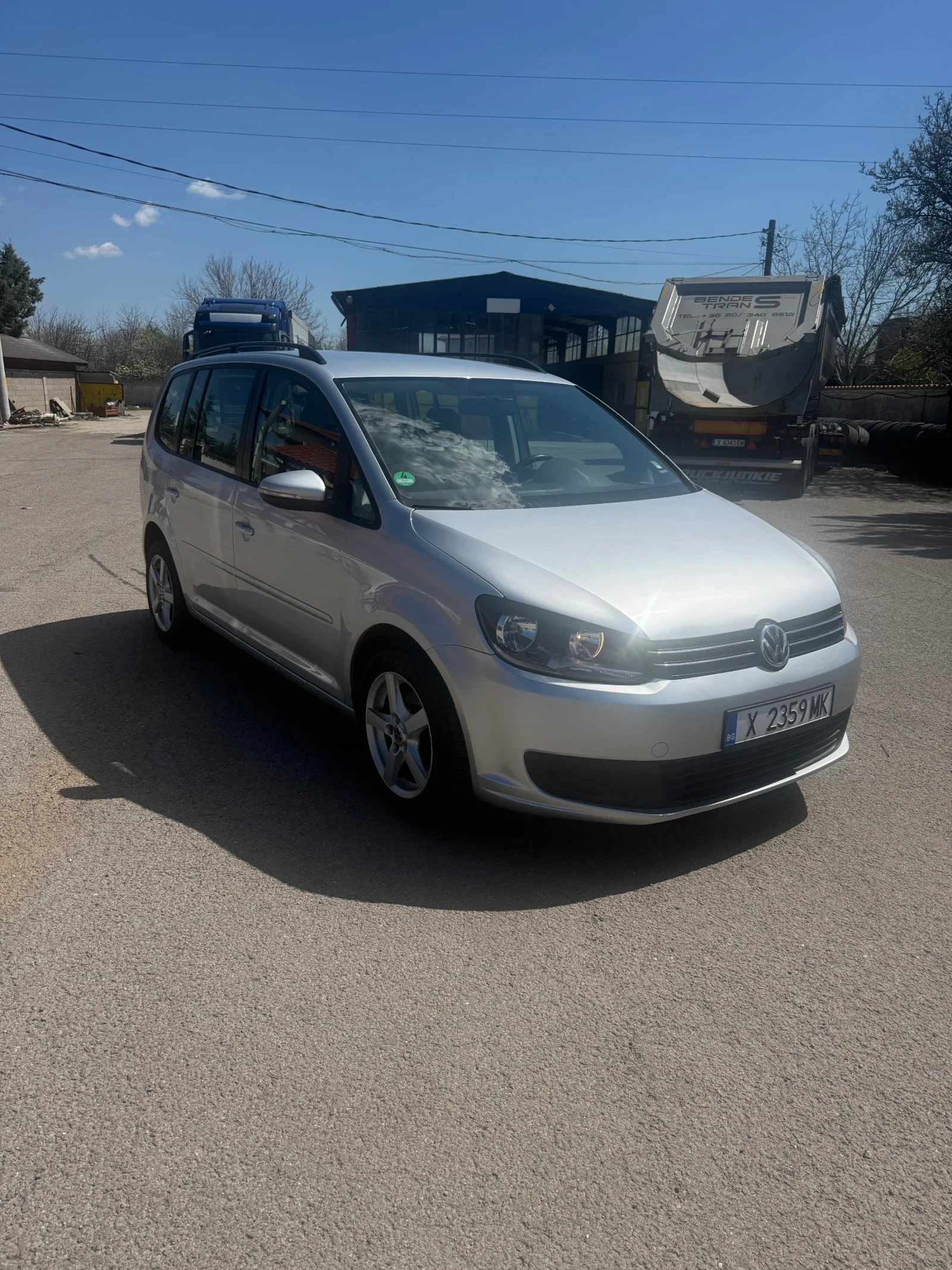 VW Touran 1.6 TDI, снимка 4 - Автомобили и джипове - 54127201