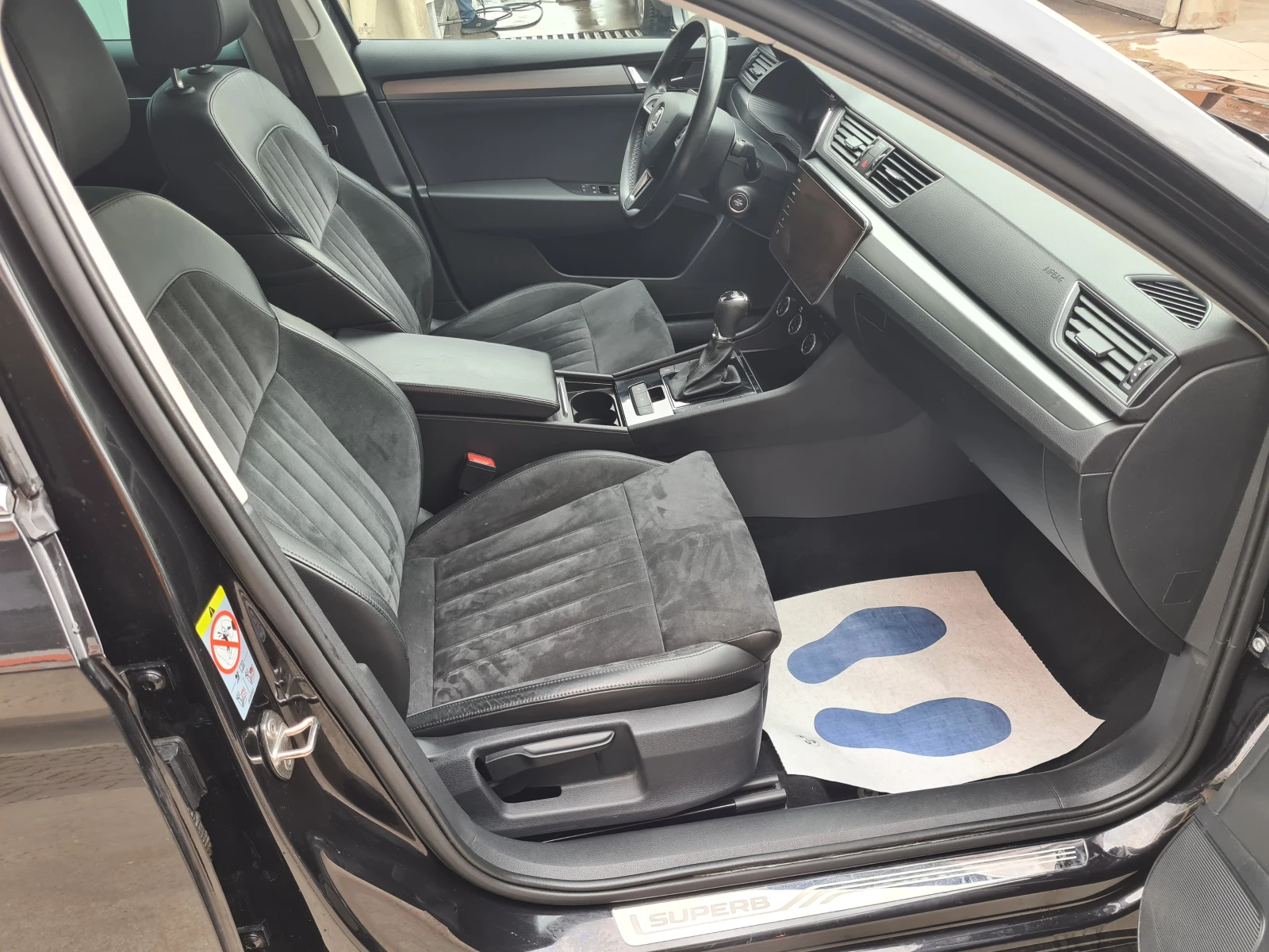 Skoda Superb 2.0 TDI, снимка 10 - Автомобили и джипове - 54464231