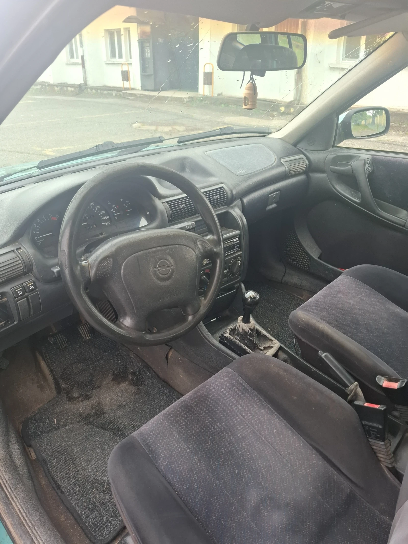 Opel Astra 1.7 TD, снимка 8 - Автомобили и джипове - 54487352